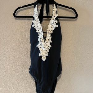 Black One Piece Venus Sz 6